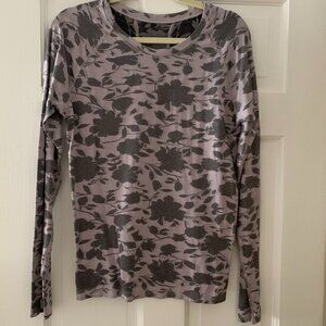 Athleta Momentum Seamless Top in Grey/Lavendar Floral - size Large